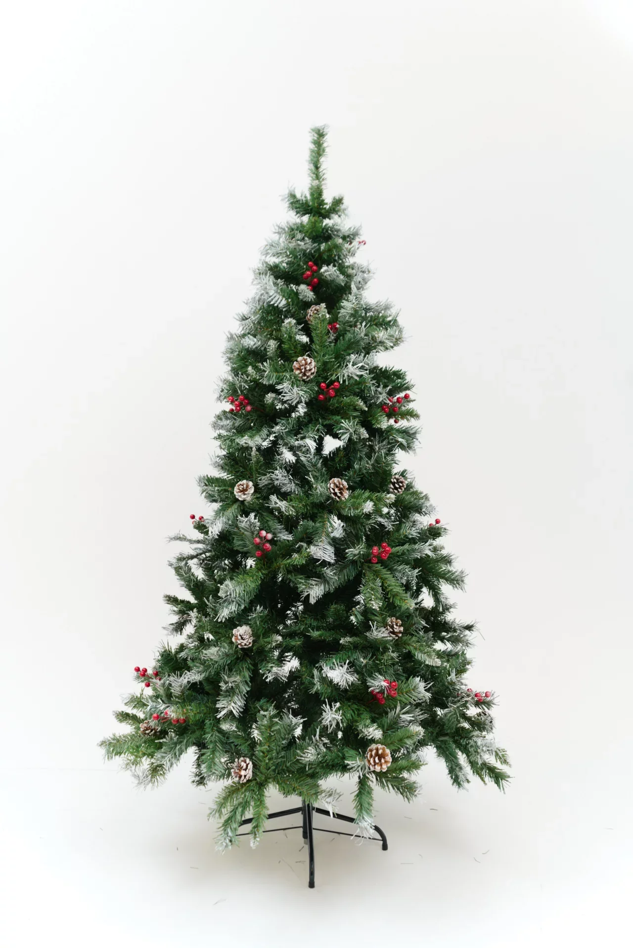 Новогодняя елка 240P,  зеленый с ягодами.